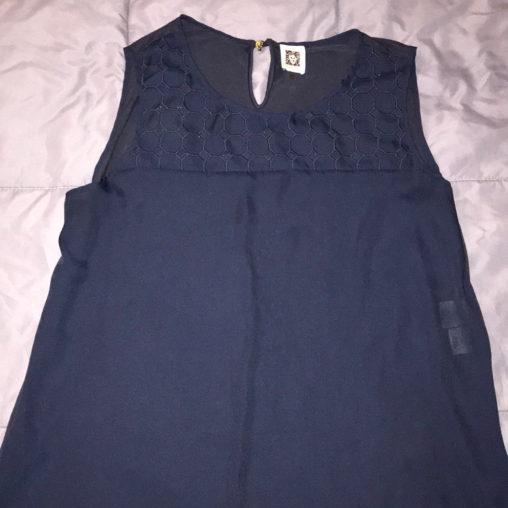 Sleeveless shirt